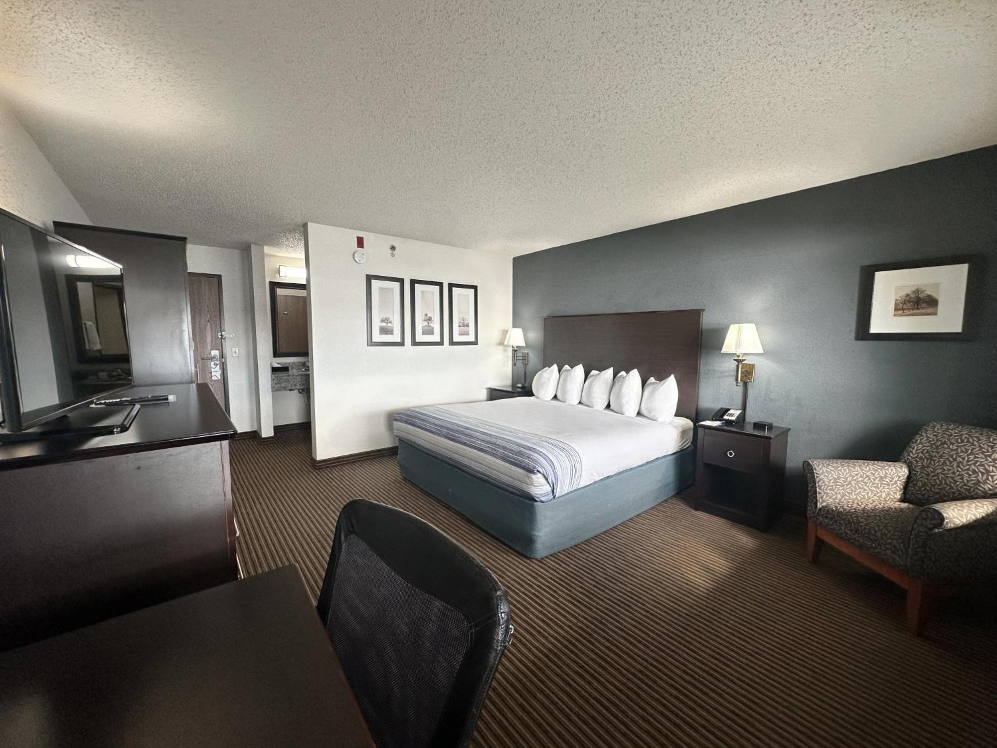 Americinn By Wyndham Menominee Экстерьер фото