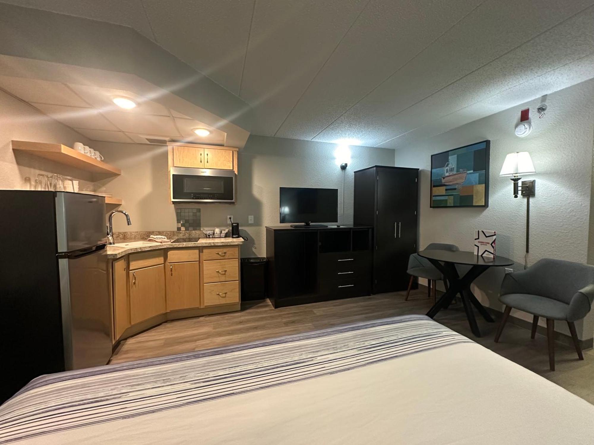 Americinn By Wyndham Menominee Экстерьер фото